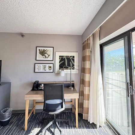 ホテル Wingate By Wyndham Lincoln Airport East エクステリア 写真