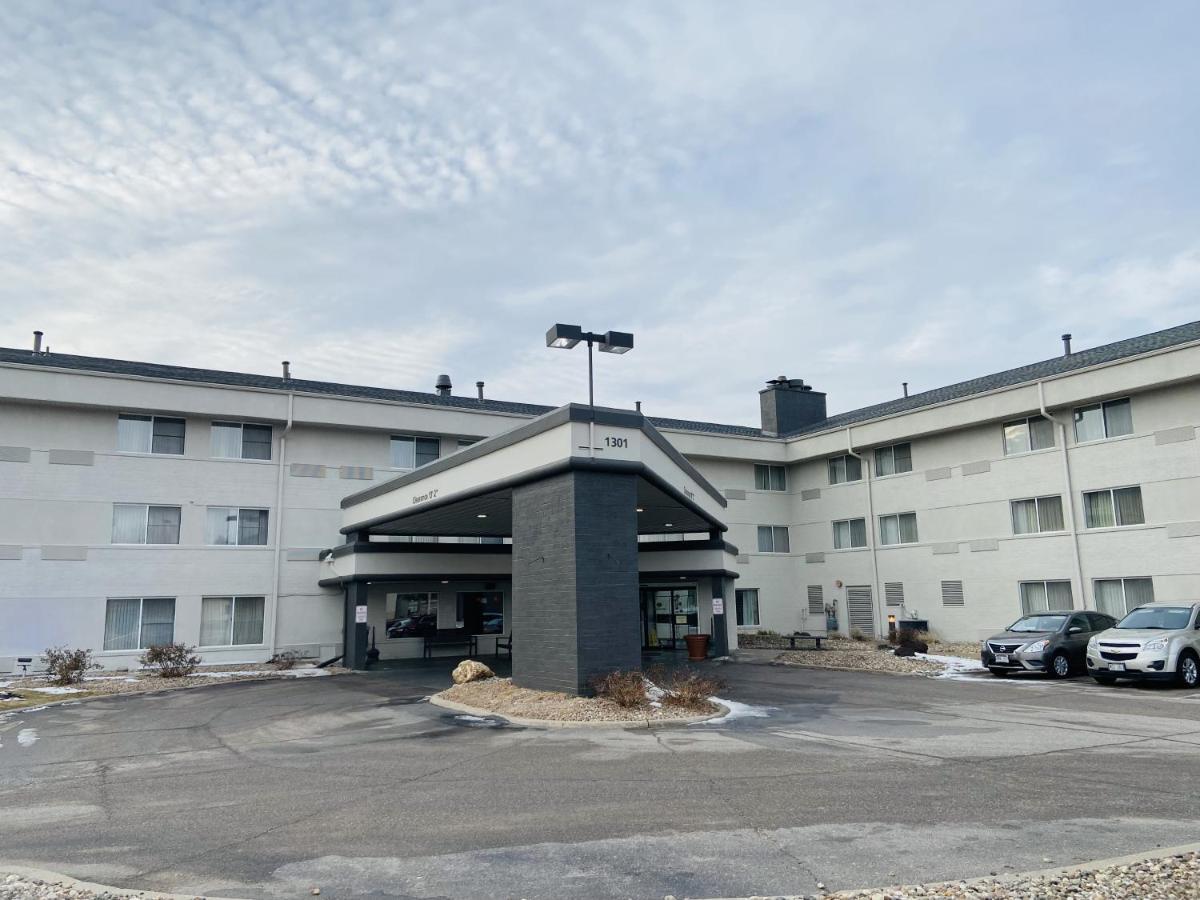 ホテル Wingate By Wyndham Lincoln Airport East エクステリア 写真