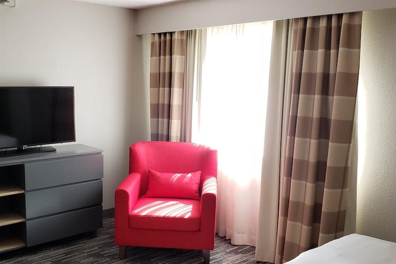 ホテル Wingate By Wyndham Lincoln Airport East エクステリア 写真